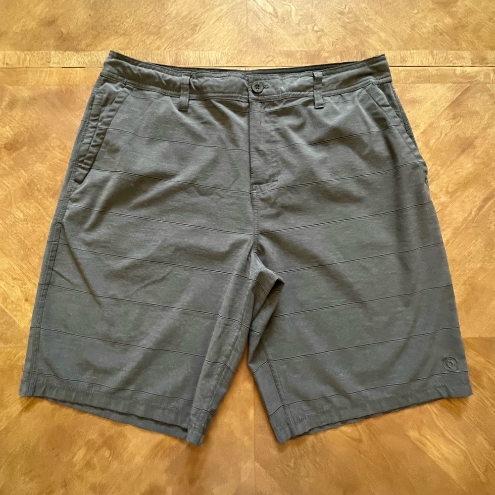 Hang Ten Gray Hybrid Flat Front Shorts – Size 36